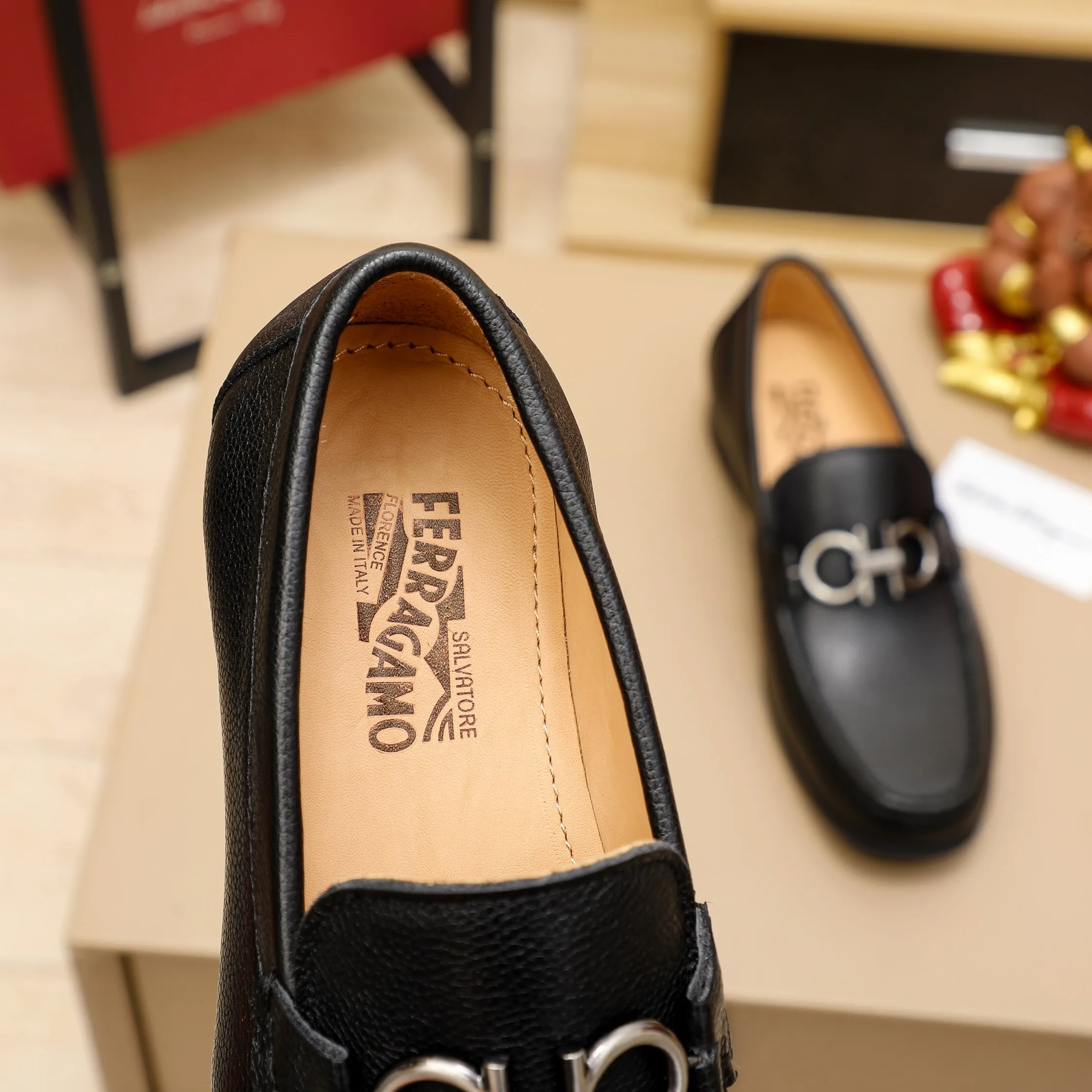 Men's clothing and shoes 💰460 🔥Ferragamo's new men's casual slip-on shoes🇨🇳Official website original 1:1 mold opening, original quality💯Fine workmanship, high-end luxury☘The upper is made of imported Italian first-layer cowhide🌴Luxury🐂leather lining🍓Rubber wear-resistant and non-slip outsole, breathable and comfortable to wear🍍The first choice for high-end men, black, size 38-45